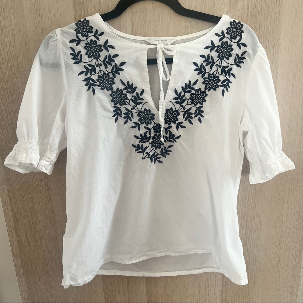Lucky Brand White Blouse with Navy Blue Floral Embroidery Medium